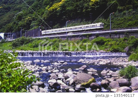 小田急2400形(HE車)、2453F、箱根湯本付近、1982年5月2日 小田急2400形(HE車)、2453F、箱根湯本付近、1982年5月2日 135540117