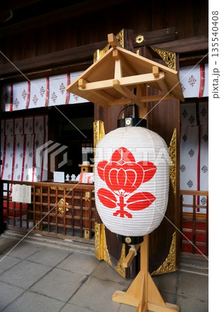 神社の拝殿と提灯 若宮八幡社本殿 神社の拝殿と提灯 若宮八幡社本殿 135540408