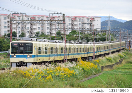 小田急小田原線　伊勢原－鶴巻温泉　小田急　8000系　8059編成 135540960