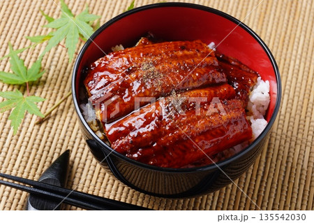 おいしい鰻丼　和食 135542030