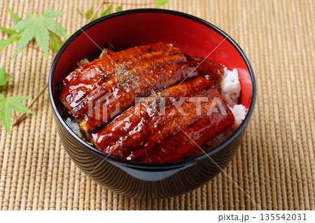 おいしい鰻丼　和食 135542031