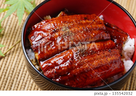 おいしい鰻丼　和食 135542032