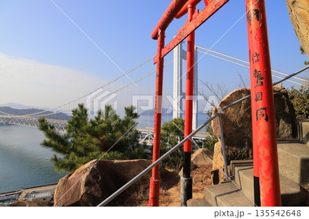 穴場稲荷から眺める瀬戸内海 135542648