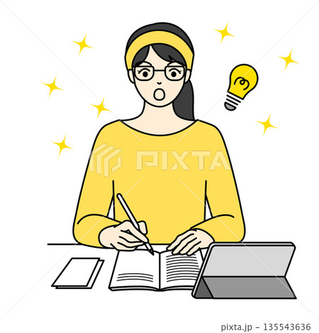 タブレットで勉強中に良いアイデアを閃いた眼鏡の女性 タブレットで勉強中に良いアイデアを閃いた眼鏡の女性 135543636