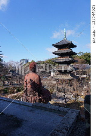 赤い大仏と五重塔　八事山興正寺 135544025