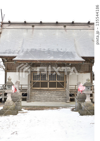 冬の北海道森町で掛澗稲荷神社境内の風景を撮影 冬の北海道森町で掛澗稲荷神社境内の風景を撮影 135544186