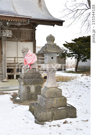 冬の北海道森町で掛澗稲荷神社境内の風景を撮影 冬の北海道森町で掛澗稲荷神社境内の風景を撮影 135544188