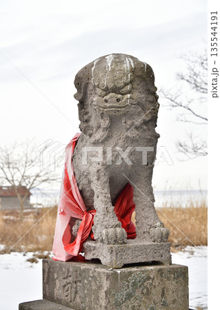 冬の北海道森町で掛澗稲荷神社境内の風景を撮影 冬の北海道森町で掛澗稲荷神社境内の風景を撮影 135544191