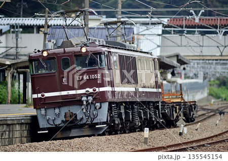 中央本線　上野原　JR東日本　EF64-1052（高崎）＋短尺レールチキ　初狩工臨 135545154