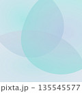 青色系のグラデーションの背景　 135545577
