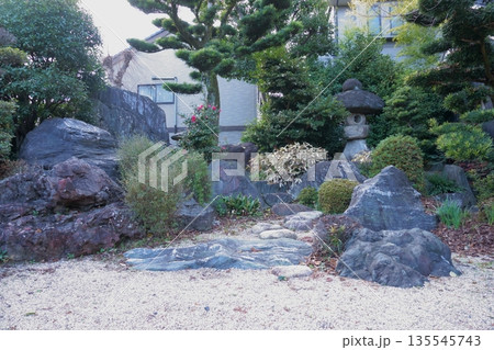なごや七福神めぐりの一つ如意山宝珠院 境内の庭園 なごや七福神めぐりの一つ如意山宝珠院 境内の庭園 135545743
