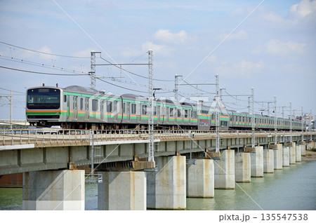 東海道本線　茅ヶ崎－平塚　JR東日本　E231系1000番台　K-21編成（国府津） 135547538