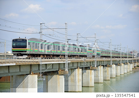 東海道本線　茅ヶ崎－平塚　JR東日本　E231系1000番台　K-37編成（国府津） 135547541