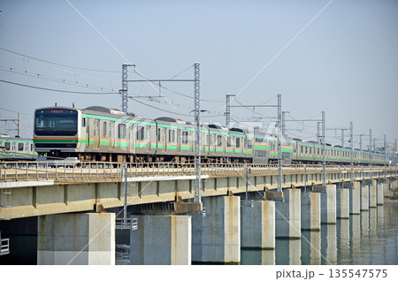 東海道本線　茅ヶ崎－平塚　JR東日本　E231系1000番台　U525編成（小山） 135547575