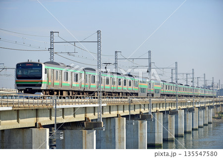 東海道本線　茅ヶ崎－平塚　JR東日本　E231系1000番台　U522編成（小山） 135547580