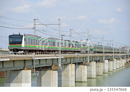 東海道本線　茅ヶ崎－平塚　JR東日本　E233系3000番台　E-11編成（国府津） 135547608