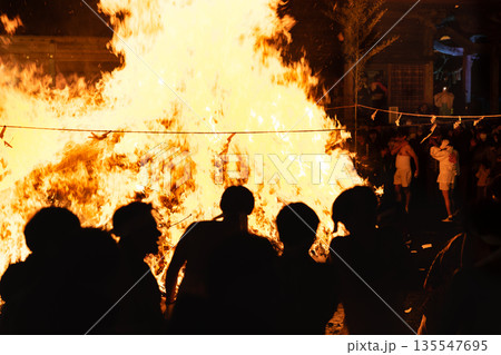 どんと祭裸参り 135547695