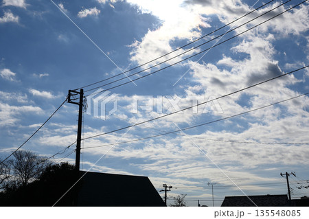青い空と送電線 青い空と送電線 135548085