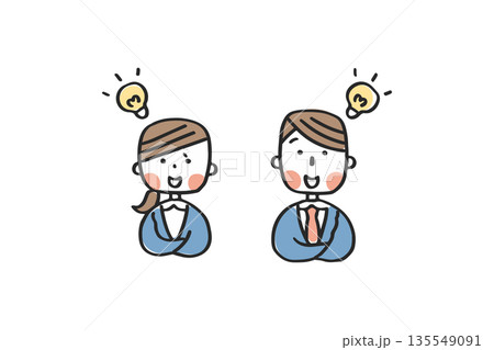 頭上に電球を浮かべひらめいたスーツ姿の男女 135549091