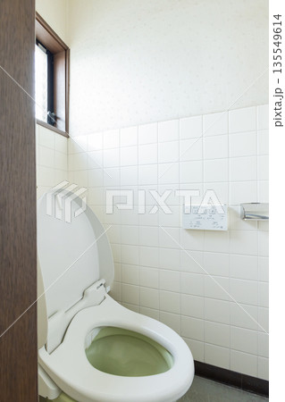 古い空き物件の内観 135549614