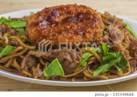 焼きそばコロッケ 135549688