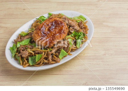 焼きそばコロッケ 135549690