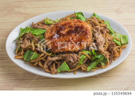 焼きそばコロッケ 135549694