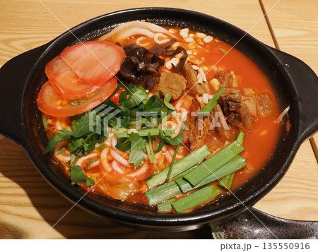 白い麺に沈む赤 ― Waterloo・ToyaTentoの麺料理 135550916