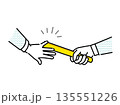 バトンを次世代の若者に手渡す手のイラストー企業ー工業、倉庫、運送系ービジネスアイコンイラスト素材 135551226