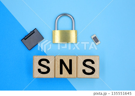 SNS　鍵アカやパスワードのイメージ 135551645