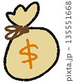 米ドルが入った現金袋の手描きイラスト 135551668
