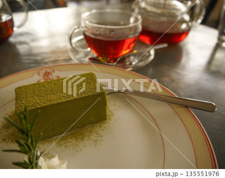 抹茶のテリーヌと紅茶 135551976