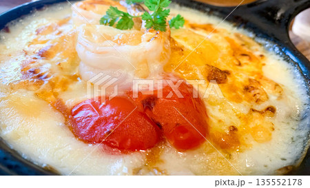 エビとトマトのチーズドリア 135552178
