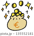ユーロが入った現金袋の手描きイラスト 135552181