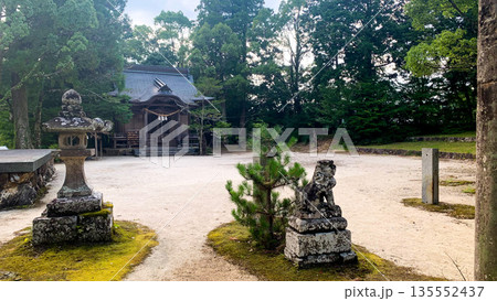 八女市星野村の麻生神社の風景 八女市星野村の麻生神社の風景 135552437