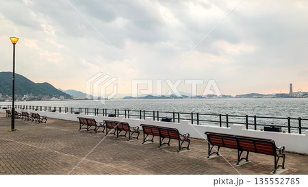 関門海峡近くの和布刈公園の夕景 関門海峡近くの和布刈公園の夕景 135552785