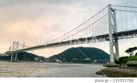 関門海峡近くの和布刈公園の夕景 関門海峡近くの和布刈公園の夕景 135552788