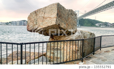 関門海峡近くの和布刈公園の夕景 135552791