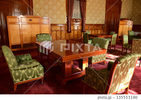 大正ロマンを感じる復原会議室の豪華なインテリアとアンティーク家具【名古屋市市政資料館】1 135553190