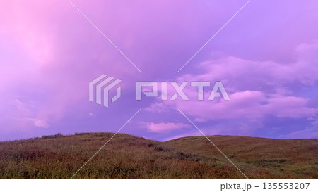 夕焼けに染まる川内峠ドライブ 135553207