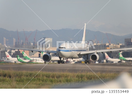 飛行機 飛行機 135553449