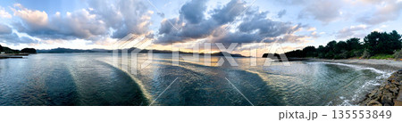 長門市仙崎の美しい波の橋立 135553849