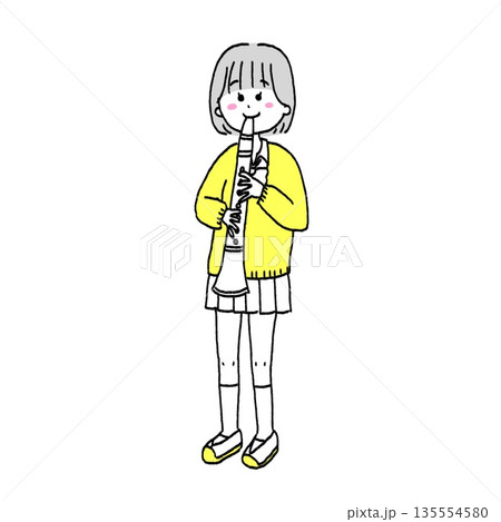 クラリネットを吹く女子学生 クラリネットを吹く女子学生 135554580