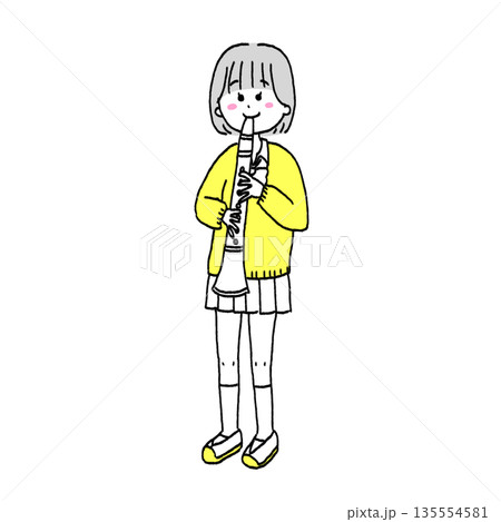 クラリネットを吹く女子学生 クラリネットを吹く女子学生 135554581