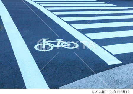 横断歩道 135554651