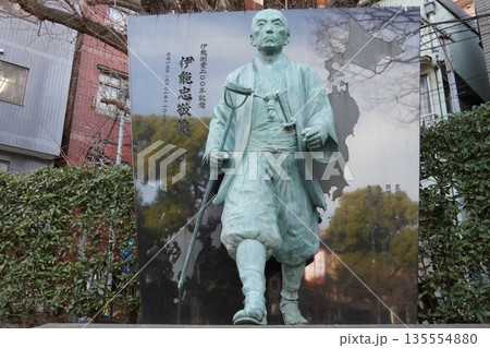 富岡八幡宮の伊能忠敬像 135554880