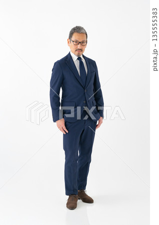 シニアビジネスマン 135555383