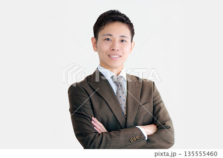 若くして成功したビジネスマン 135555460