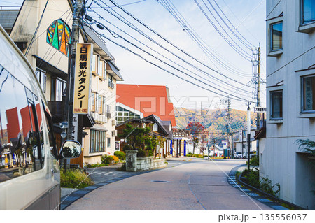 白馬山麓のバスターミナル付近の町並み 白馬山麓のバスターミナル付近の町並み 135556037