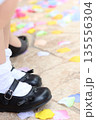 結婚式の小さな参列者 135556304